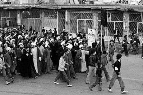 ارعاب و تهدید رژیم ستم شاهی برای جلوگیری از خیزش انقلابی مردم